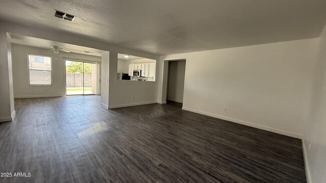 Building Photo - 679 W Jardin Dr