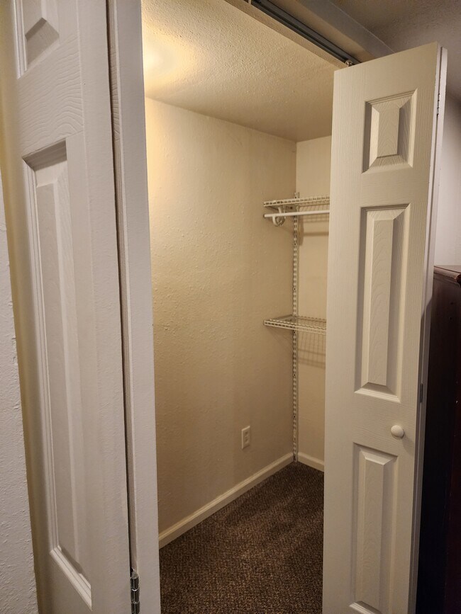 Building Photo - 920 Laurel St