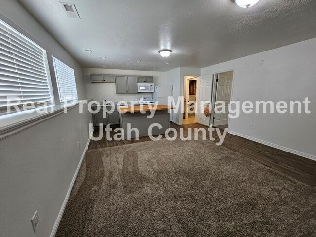 Building Photo - 81 S 220 W St