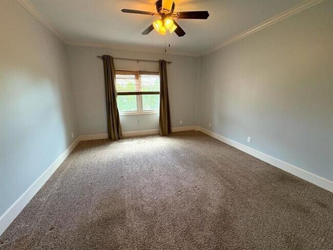 Building Photo - 1BD/1BA Condo located in The Monarch