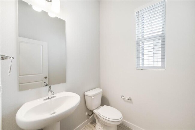 Building Photo - 15008 Forum Ave