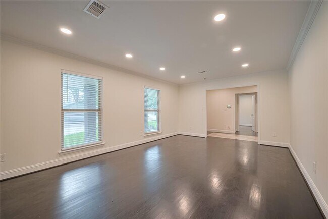 Building Photo - 2402 Chimney Rock Rd