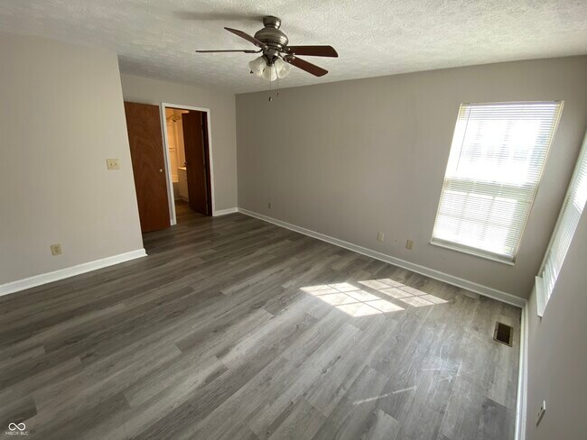 Building Photo - 5048 Shadow Pointe Dr