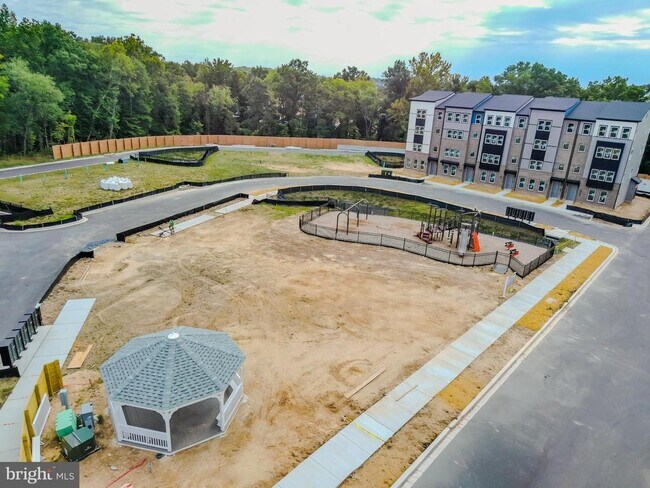 Building Photo - 10001 -B American Pharoah Ln