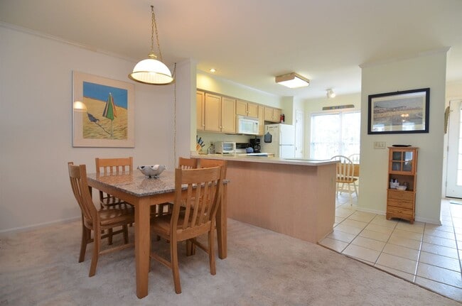 Building Photo - 3 BR, 2.5 BA Versailles Townhouse - Pet Friendly, Bike to Beach