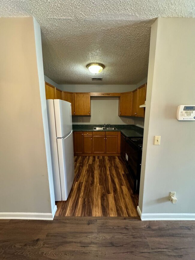 Building Photo - 10A Woodcreek Way SW