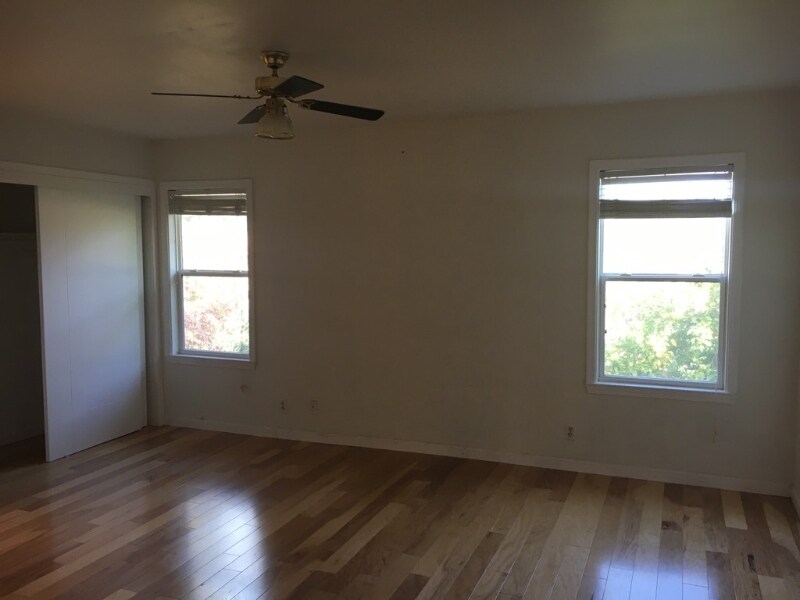 Building Photo - 135 Flame Dr
