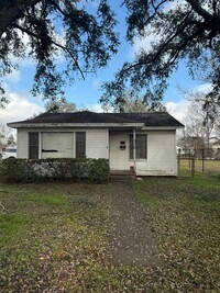 Building Photo - Adorable 3 Bedrooms / 1 Bathroom Home!