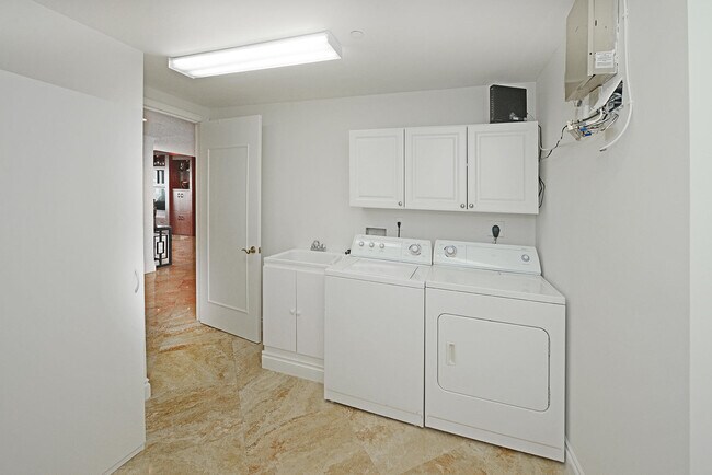 Building Photo - 3740 S Ocean Blvd