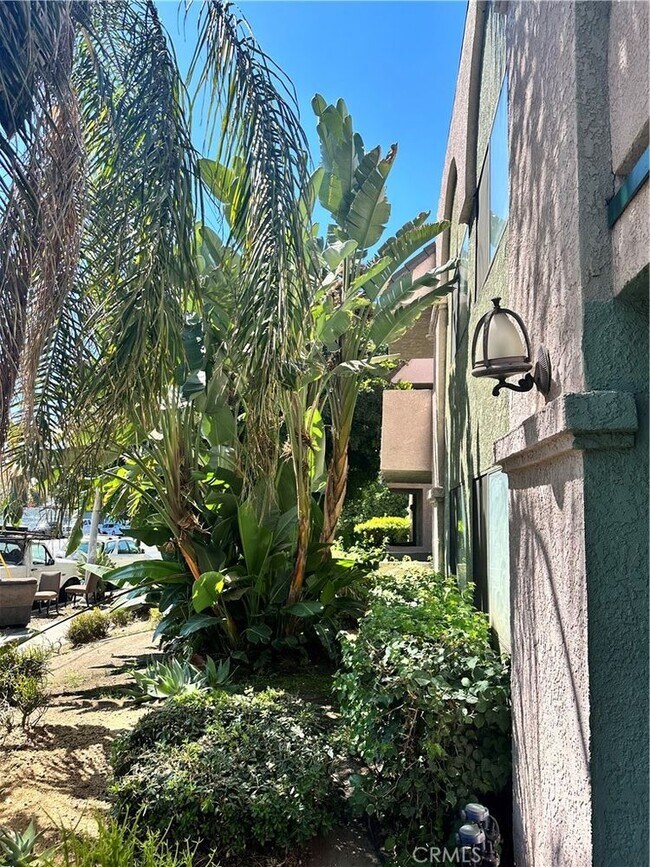 Building Photo - 14801 Nordhoff St