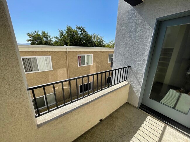 Building Photo - 8850 Olive Ln