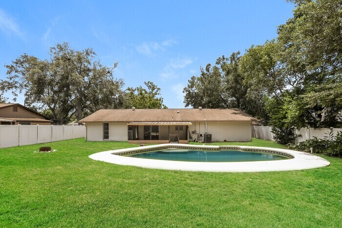 Building Photo - 709 Hillpoint Way