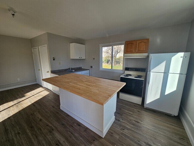 Building Photo - 1207 M Ave