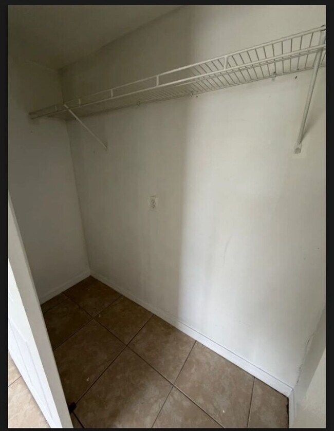 Building Photo - Fantastic 3-bedroom, 1-bath single family home with fenced in yard in Port Richey