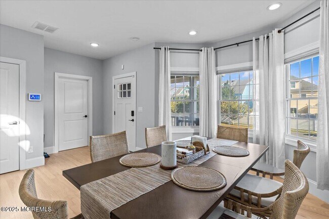 Building Photo - 1613 Ocean Ave