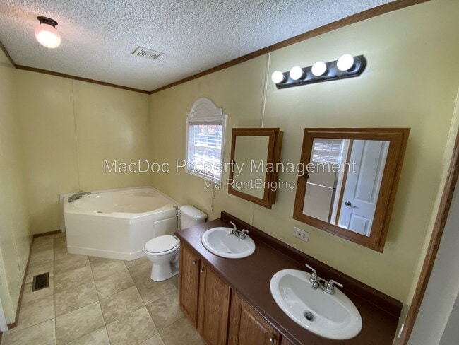 Building Photo - 6280 Mt Airy Dr