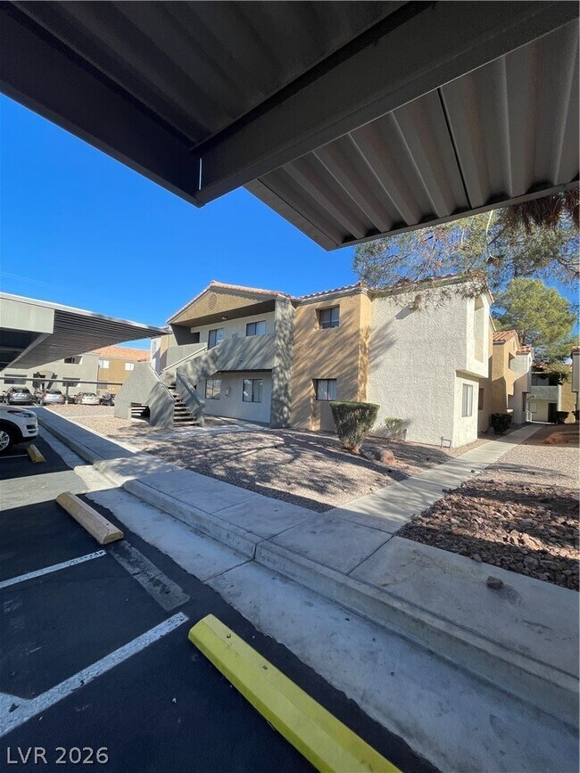 Building Photo - 3151 N Soaring Gulls Dr