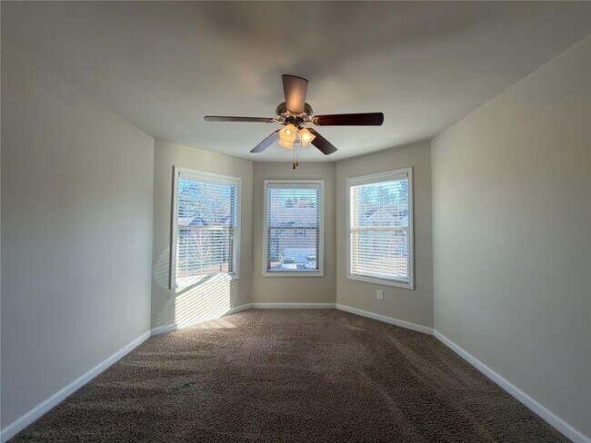 Building Photo - 2886 Cove View Ct SE