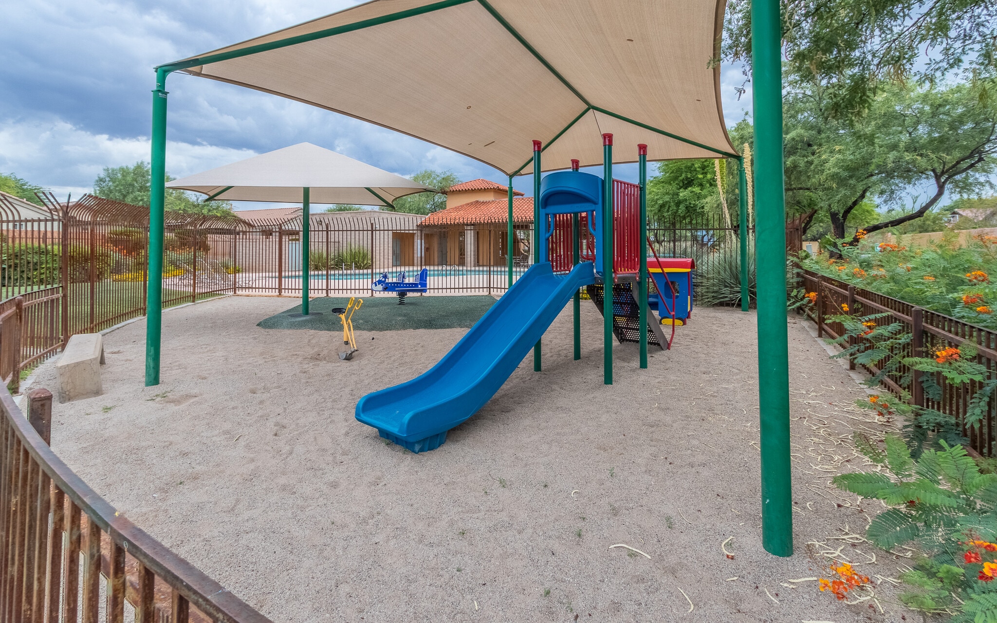 Building Photo - 10397 E Rose Hill St