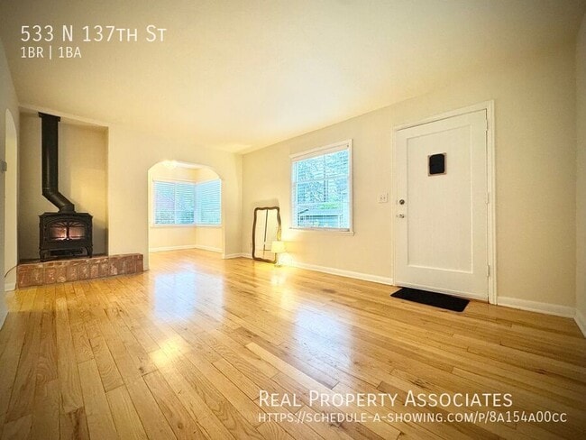 Building Photo - 533 N 137th St