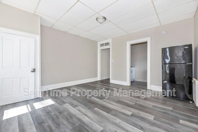 Building Photo - 220 Summit Ave