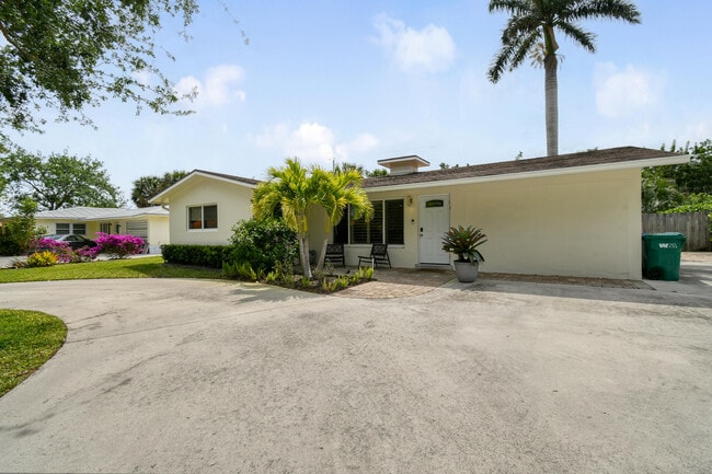 Building Photo - 400 Tequesta Dr
