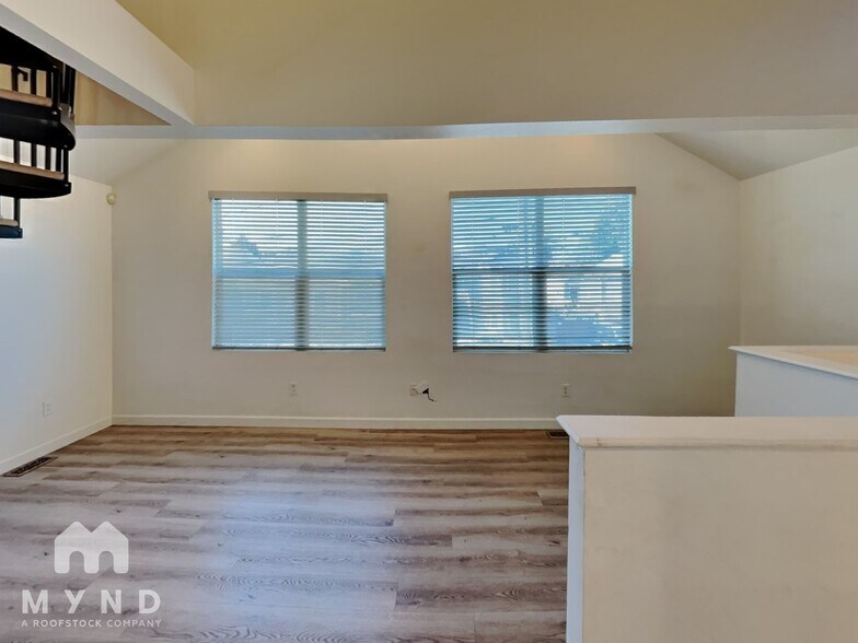 Building Photo - 512 Henry St