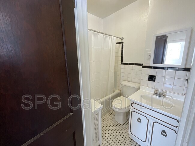 Building Photo - 2015 Market St