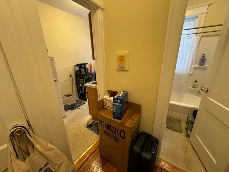 Building Photo - 19 Woodstock Ave