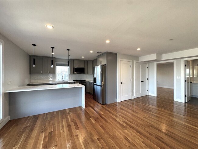 Building Photo - 39 Rich St