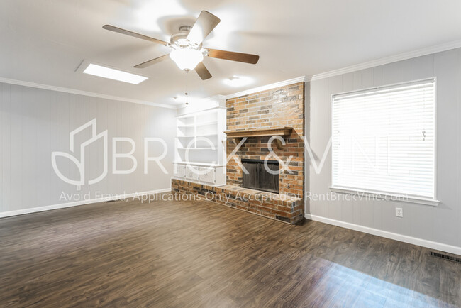 Building Photo - 1608 Ridgecrest Rd