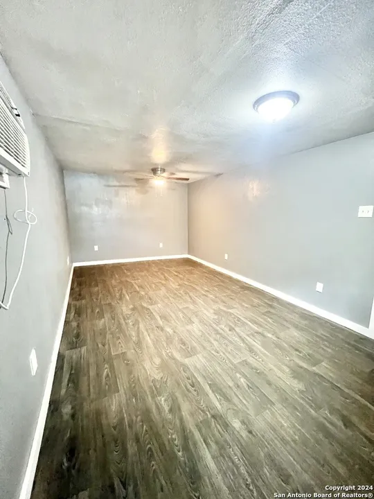 Building Photo - 311 Glamis Ave