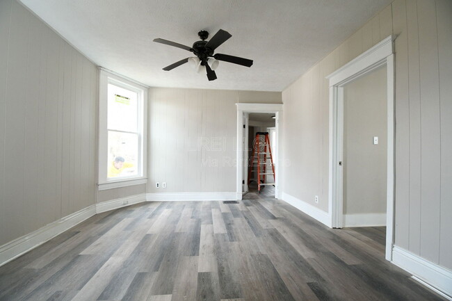 Building Photo - 715 N 33rd St