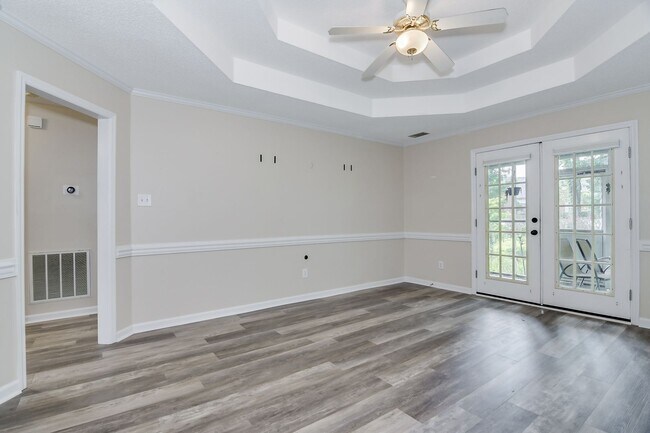 Building Photo - 2545 Carriage Creek