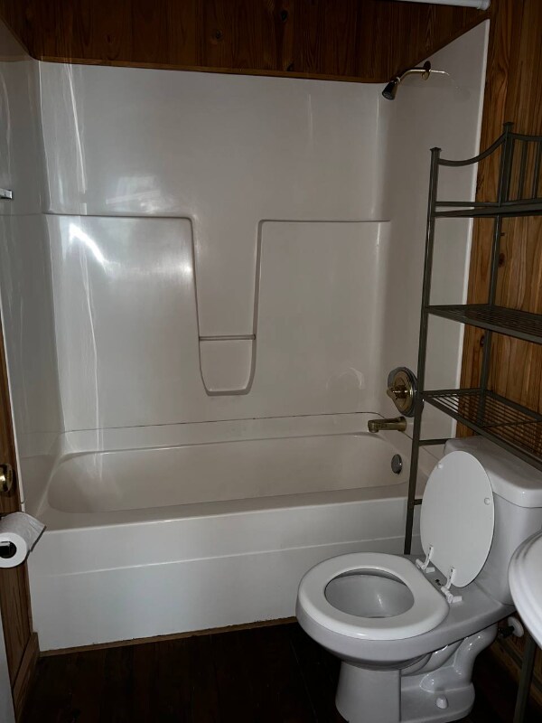 Building Photo - 1043 S Pine St