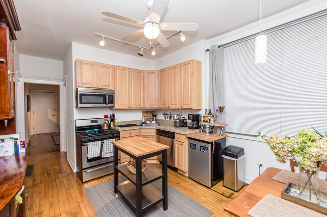 Building Photo - Spacious 2 Bedroom/1 Bath in Hot Wicker Pa...