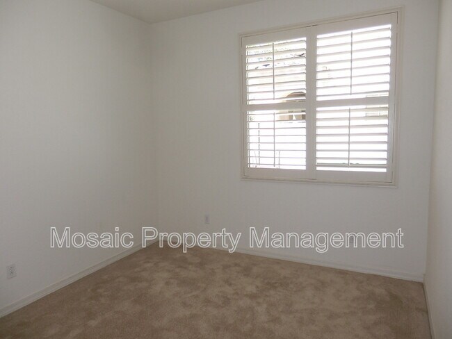 Building Photo - 3721 S Vineyard Ave
