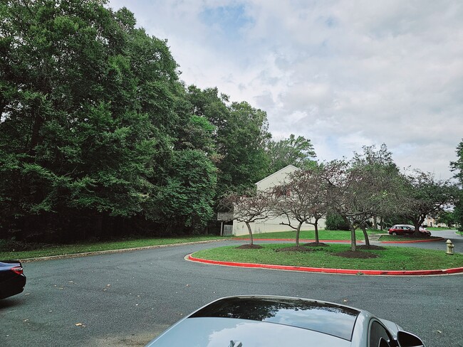 Building Photo - 435 Oakton Way