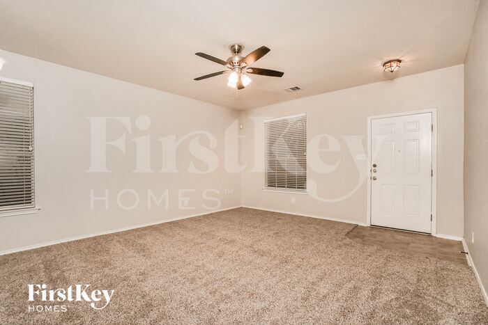 Building Photo - 15407 Redbird Farm