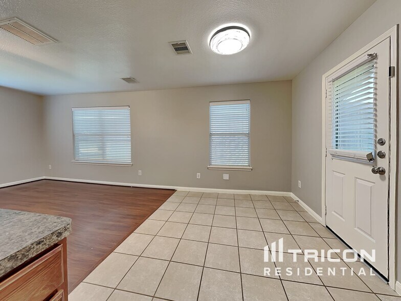 Building Photo - 6714 Clover Walk Ln