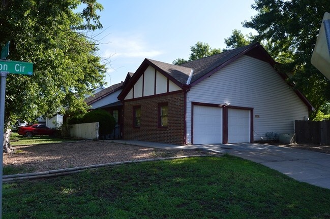 1516/1518 S Goebel Cir - Goebel Duplexes