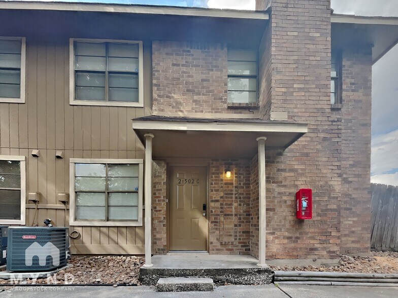 Primary Photo - 21502 Millhouse Rd