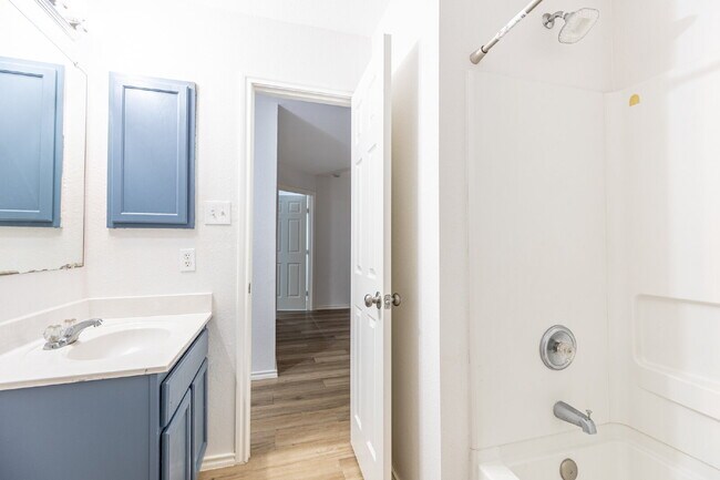 Building Photo - 228 Sophia Cir