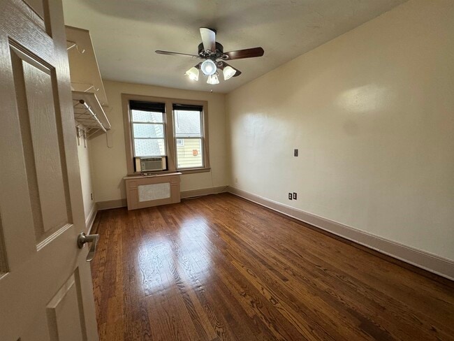 Building Photo - 13 W 27th St