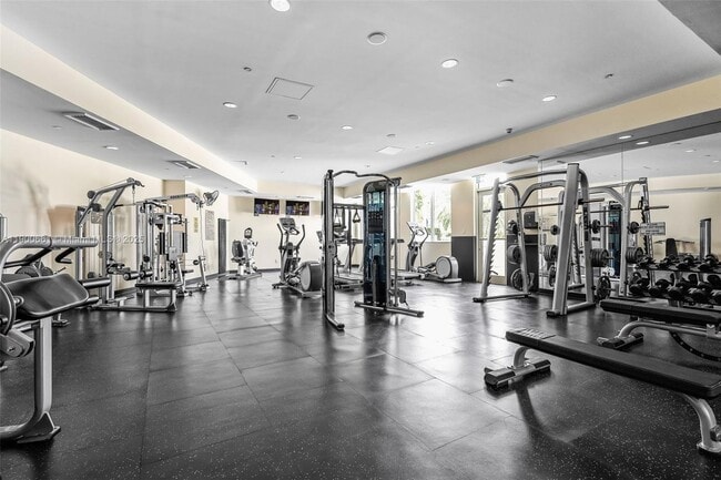 Building Photo - 2475 Brickell Ave