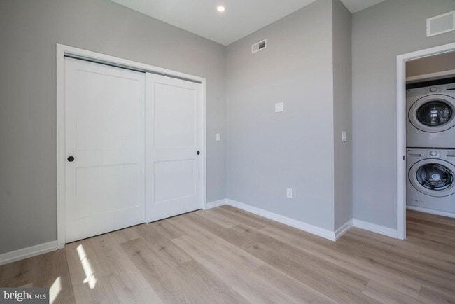 Building Photo - 2401 Washington Ave