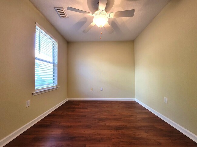 Building Photo - Lovely 3 bedroom town home off Apalachee Pkwy for rent August 7, 2026 $1800