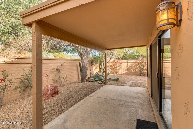 Building Photo - 9526 E Wood Dr