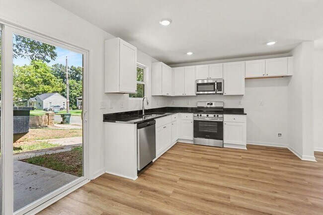 Building Photo - 518 W Rankin Ave