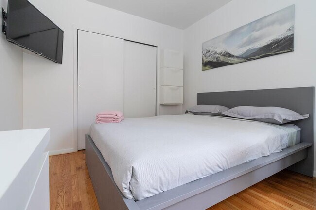 Building Photo - 1819d 2nd Ave